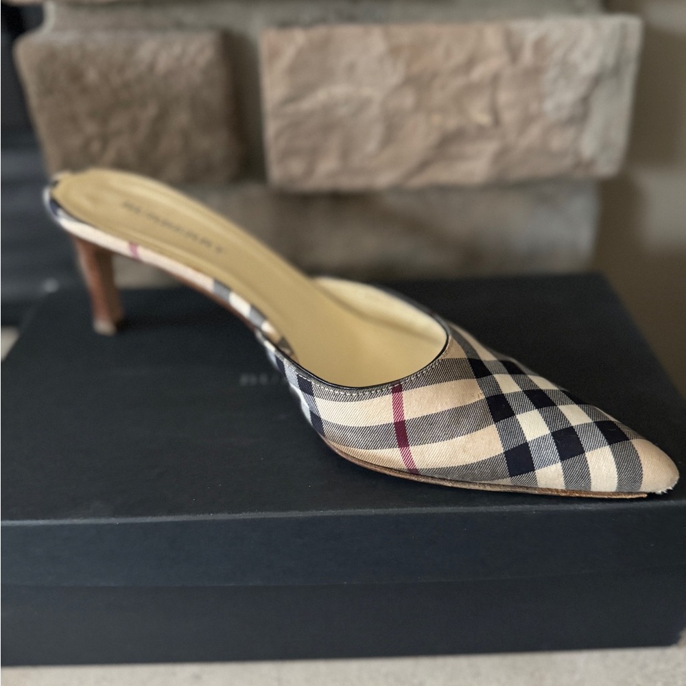 Burberry heels
OG box and dust bag - Picture 5 of 10